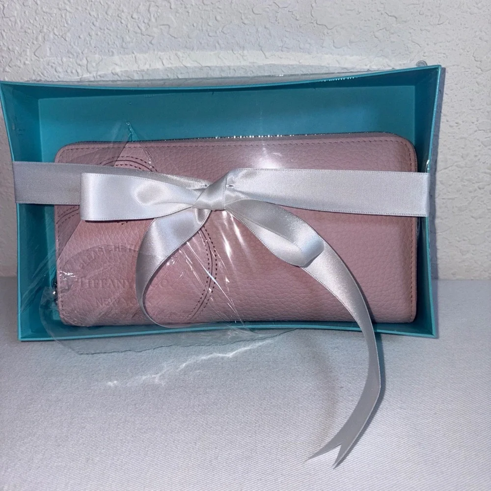Tiffany & Co Return to Tiffany Wallet OS Pink New Pebbled Leather Zip Around